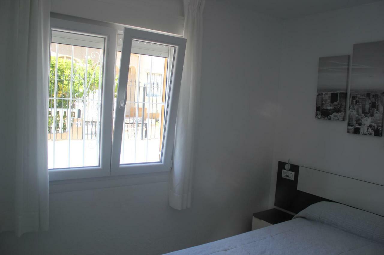 Вилла Bungalow Zenia Boulevar Вильямартин Экстерьер фото
